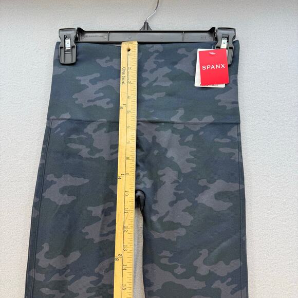 Spanx Look At Me Now Leggings Women's M Black Camo Classic Leggings Preppy - Picture 10 of 13